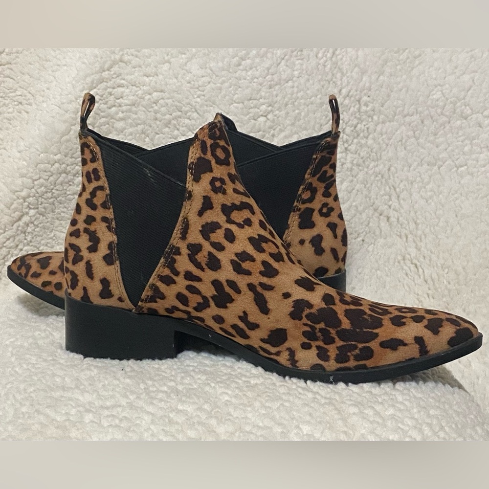 Leopard pointed toe elastic side ankle boots - Picture 5 of 11